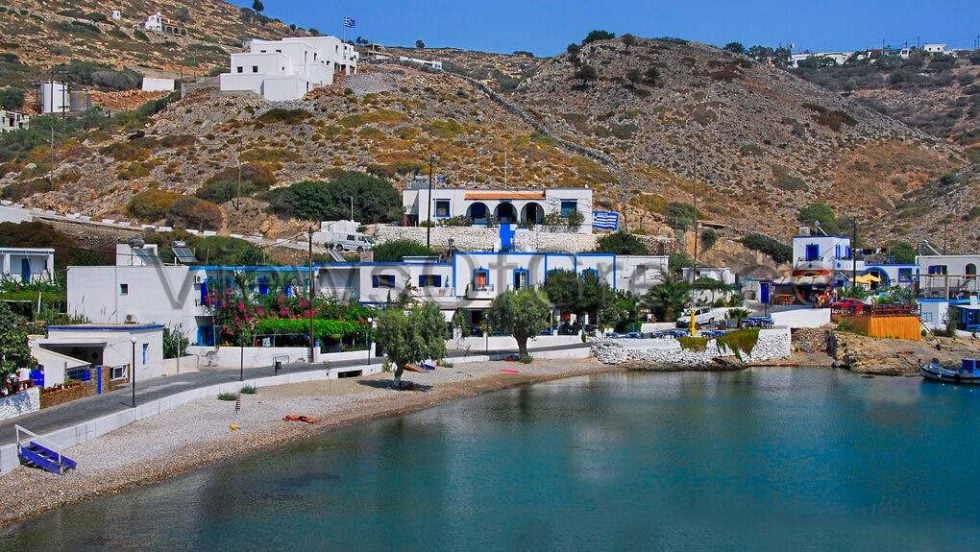 Αγαθονήσι, η παραλία και ο οικισμός του Αγίου Γεωργίου